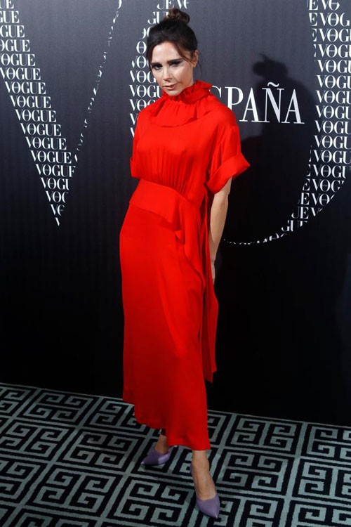 Victoria Beckham chuộng mốt 'thả rông' ngực tại Tây Ban Nha ảnh 2
