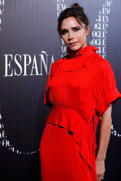 Victoria Beckham chuộng mốt 'thả rông' ngực tại Tây Ban Nha ảnh 1