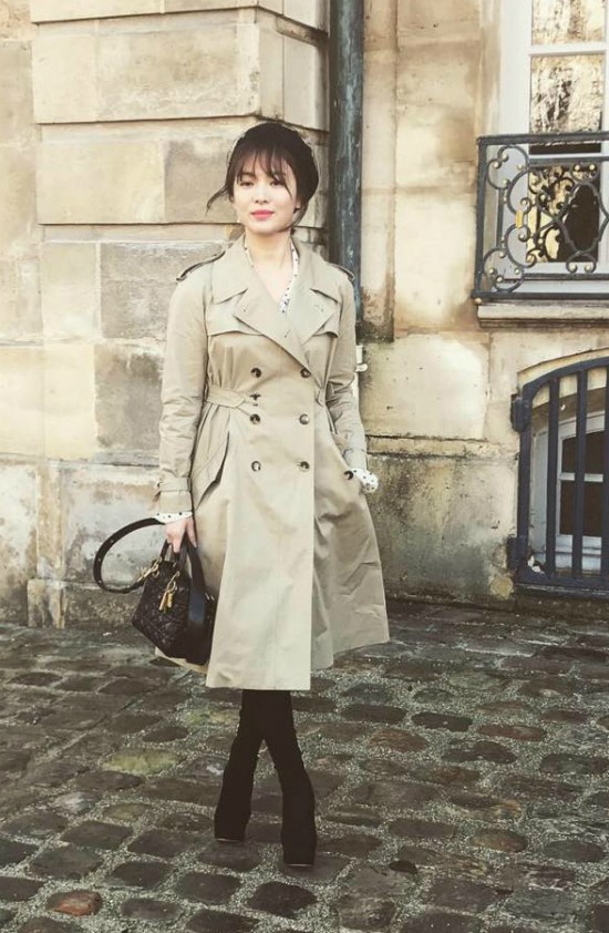 Song Hye Kyo khoe sắc rạng rỡ tại Tuần lễ Thời trang Paris ảnh 1