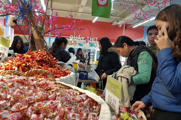 Người Hà Nội tấp nập đi sắm Tết sớm ảnh 12