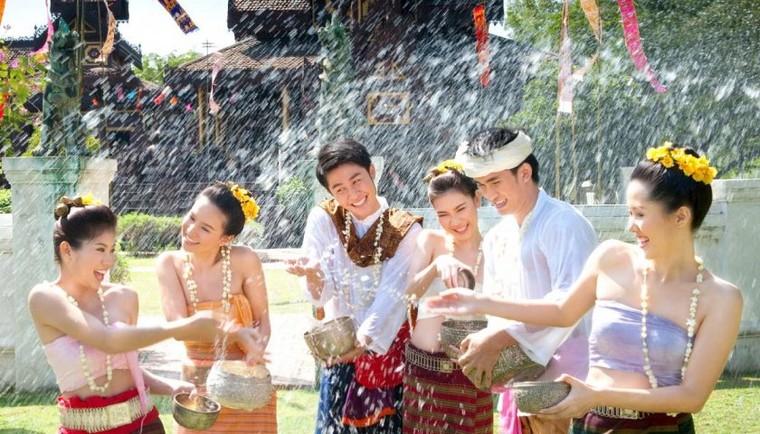 Lễ đón năm mới của người châu Á ảnh 5