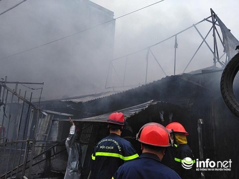 Hà Nội: “Bà hỏa” ghé thăm mùng 2 Tết, thiêu rụi một dãy nhà ảnh 1