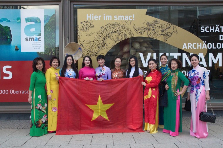 Mang Tết Việt sang trời Tây ảnh 1