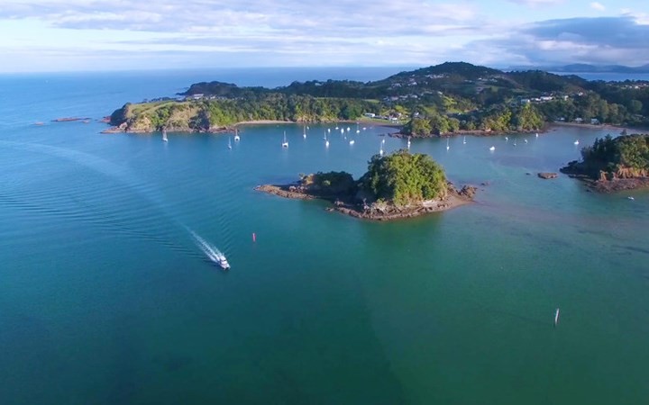 Bay bổng trên hòn đảo tuyệt đẹp cấm nam giới 'bén mảng' đến ảnh 1