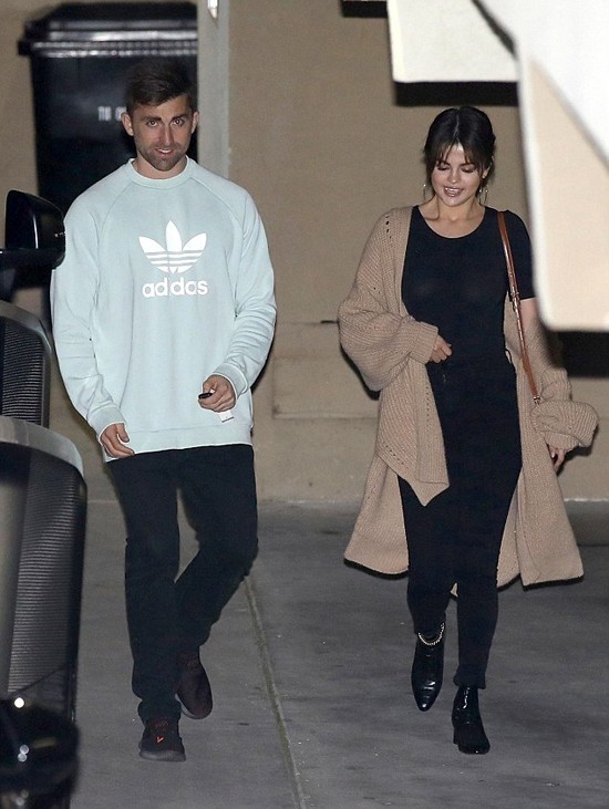 Justin và Selena Gomez đi nhà thờ riêng rẽ giữa tin đồn trục trặc ảnh 2