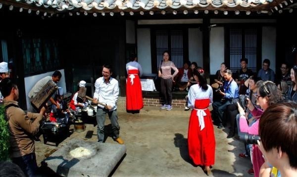 Người dân ở đất nước bí ẩn Triều Tiên ăn, chơi như thế nào? ảnh 7