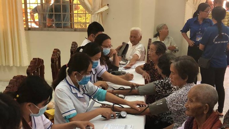 3.000 người nghèo và gia đình chính sách được khám bệnh miễn phí ảnh 1