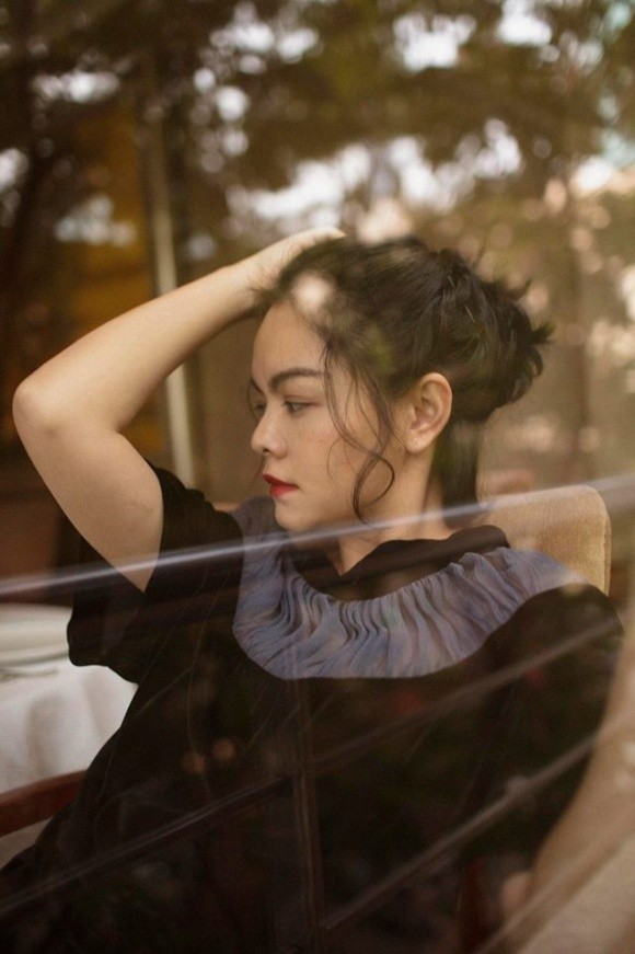 Ca sĩ Phạm Quỳnh Anh tung bộ ảnh với thần thái hút hồn siêu gợi cảm ảnh 1