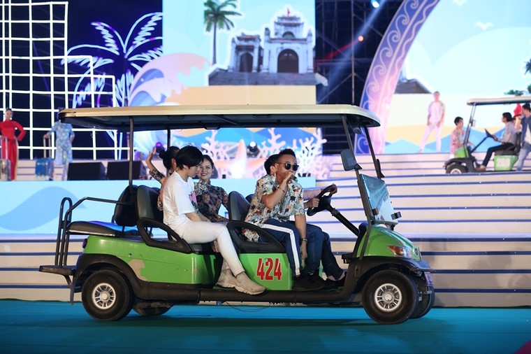 Hơn 20 ngàn người dự Lễ hội Du lịch biển Sầm Sơn 2018 ảnh 9