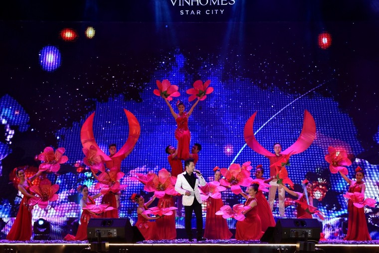 Đại nhạc hội ‘Vũ điệu ngôi sao’: Rạng rỡ Vinhomes Star City ảnh 1