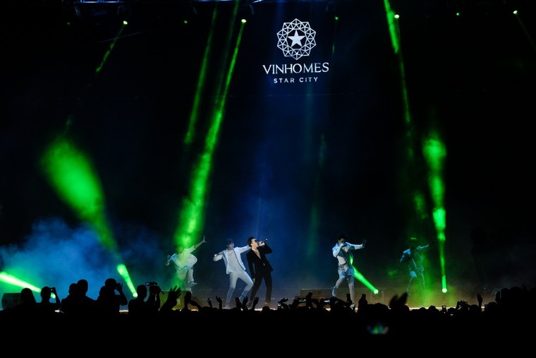 Đại nhạc hội ‘Vũ điệu ngôi sao’: Rạng rỡ Vinhomes Star City ảnh 5