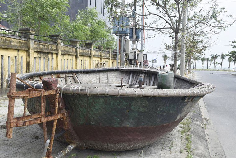 Lão ngư U80 và những chiếc ‘thuyen thung made by Phan Liem’ ảnh 1