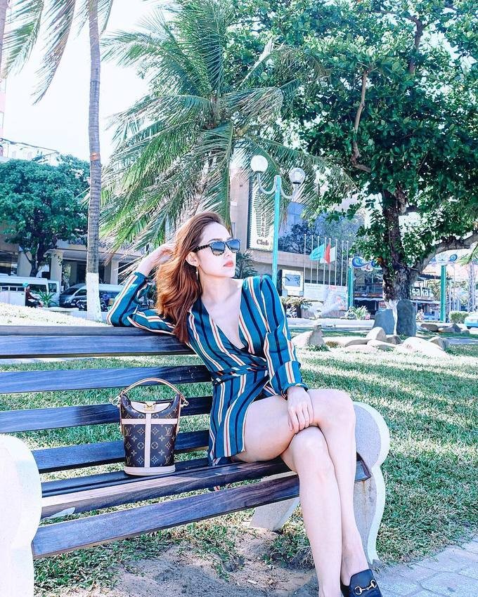 Túi xách hình chiếc xô được lòng mỹ nhân Việt ảnh 1