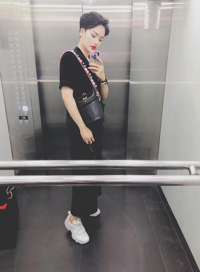 Túi xách hình chiếc xô được lòng mỹ nhân Việt ảnh 3