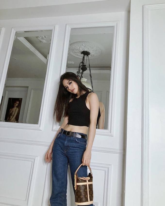 Túi xách hình chiếc xô được lòng mỹ nhân Việt ảnh 4