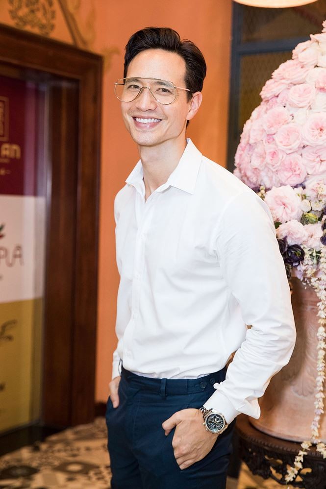 Hà Hồ tay trong tay với Kim Lý sau nụ hôn gây tranh cãi trên sân khấu ảnh 3