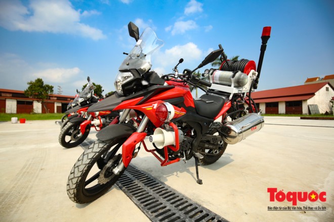 Cận cảnh siêu moto chữa cháy của lính cứu hoả Việt Nam ảnh 3