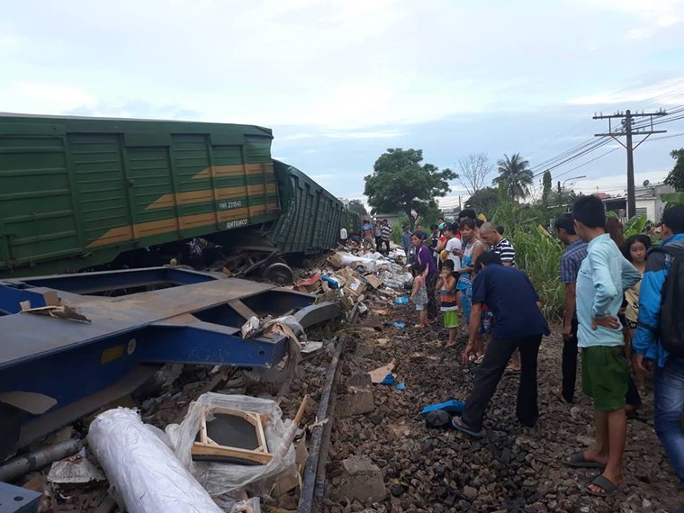 Hai tàu tông nhau trực diện, nhiều toa lật nghiêng ở Quảng Nam ảnh 2