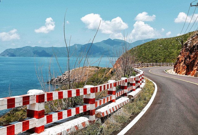 Nữ phượt thủ 9x gây 'sốt' với hành trình 45 ngày chạy xe máy xuyên Việt ảnh 6