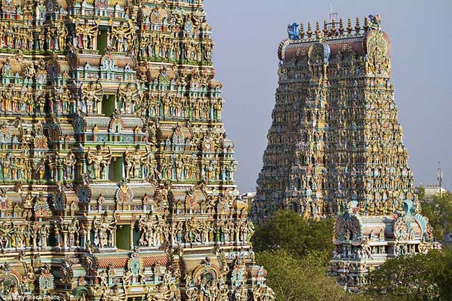 Ngôi đền cầu vồng nổi tiếng với hàng ngàn bức tượng đủ hình thù kì dị ảnh 2