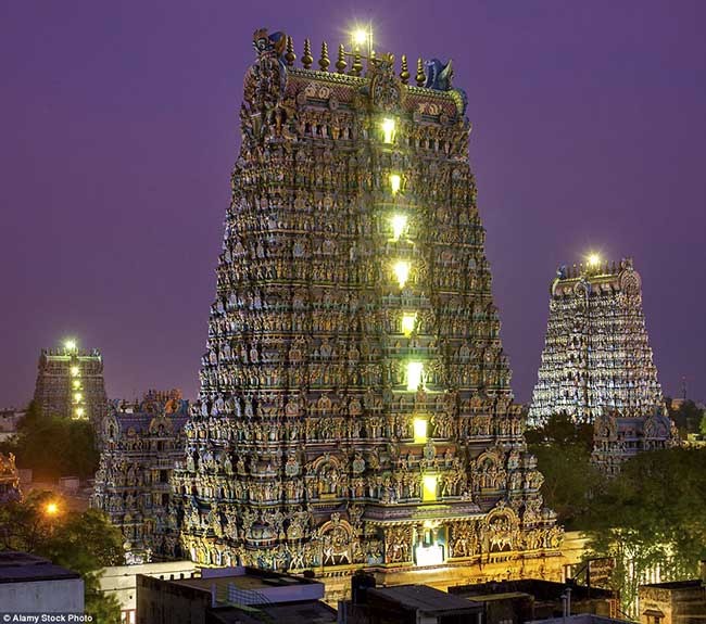 Ngôi đền cầu vồng nổi tiếng với hàng ngàn bức tượng đủ hình thù kì dị ảnh 7