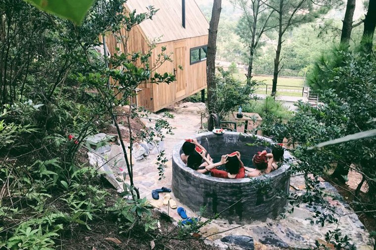 Trải nghiệm ngủ nhà gỗ giữa rừng thông cách Hà Nội nửa giờ chạy xe ảnh 5