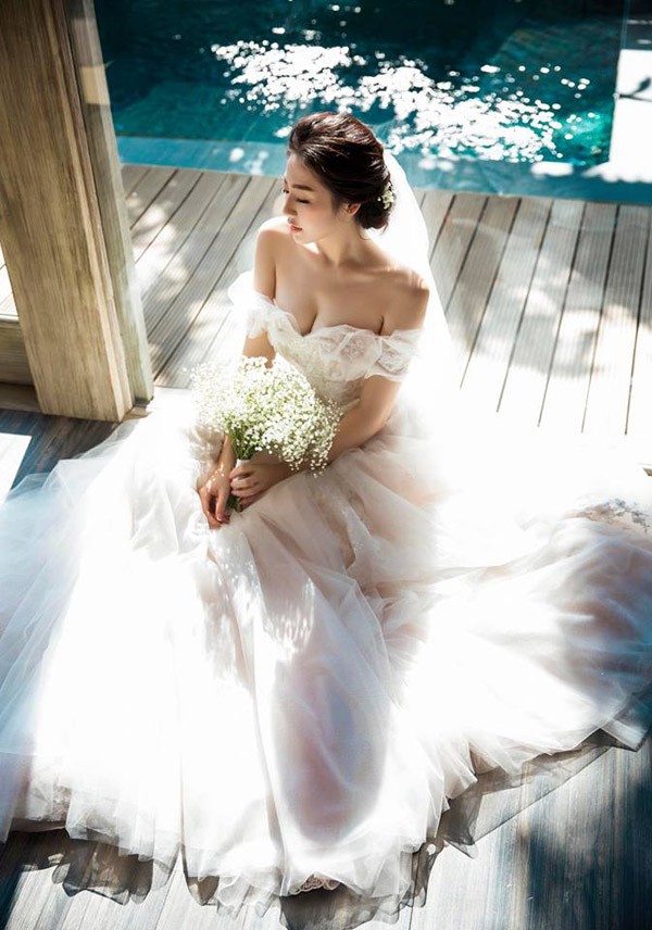 Á hậu Tú Anh lần đầu xuất hiện công khai bên chồng sắp cưới đẹp trai ảnh 6