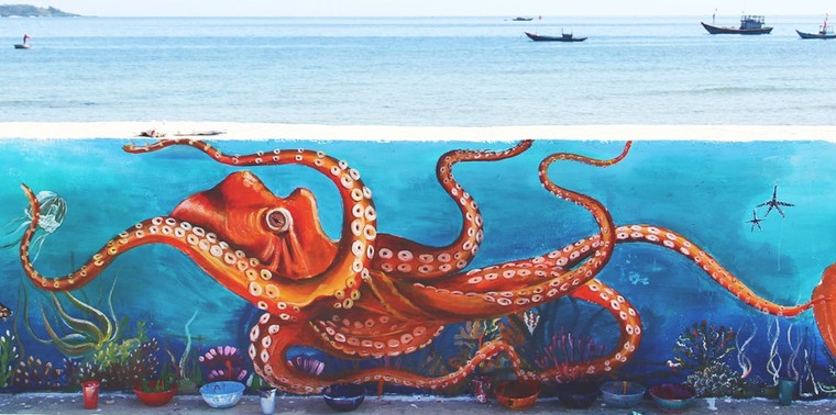 Rực rỡ sắc màu với con đường bích họa đầu tiên trên đảo Lý Sơn ảnh 2