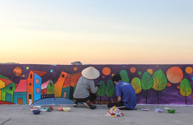 Rực rỡ sắc màu với con đường bích họa đầu tiên trên đảo Lý Sơn ảnh 5