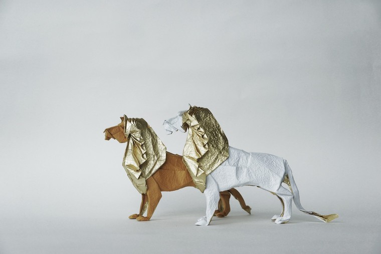 Vẻ đẹp bay bổng của nghệ thuật Origami trong triển lãm ‘Những đôi cánh’ của VCCA ảnh 1