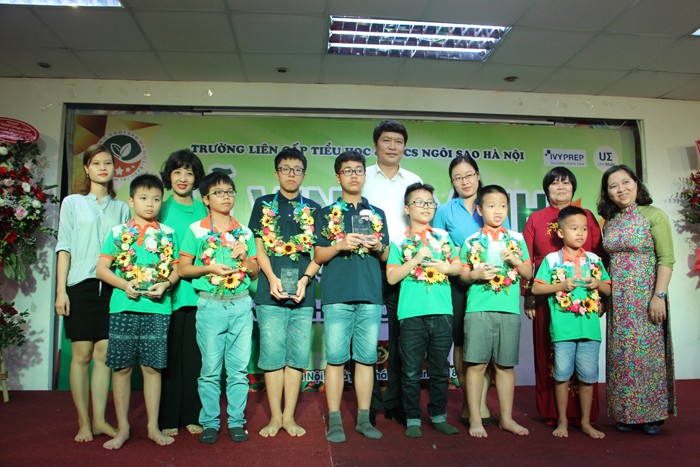 Vinh danh những học sinh xuất sắc đạt học bổng trường Ngôi Sao Hà Nội năm học 2018-2019 ảnh 2