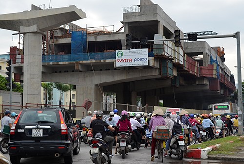 Hà Nội: Tuyến đường dài 7km không có một cột đèn tín hiệu ảnh 1