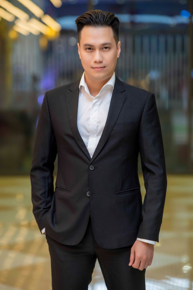 Lái xe chở Quế Vân đi xem phim, Việt Anh bất chấp ‘cảnh cáo’ của bà xã? ảnh 1