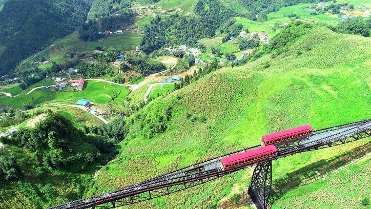 Mùa thu về, lên ngay Fansipan ngắm ruộng bậc thang đã nức thơm hương lúa ảnh 3