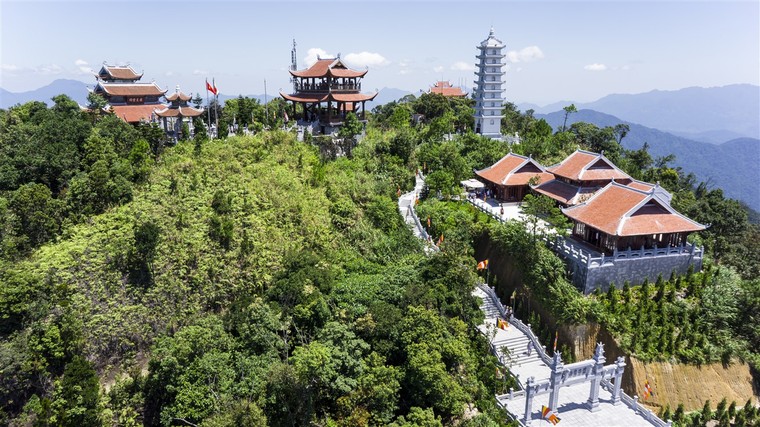 Cận cảnh những nếp chùa Việt đẹp kỳ vĩ trên đỉnh Fansipan và Bà Nà ảnh 9