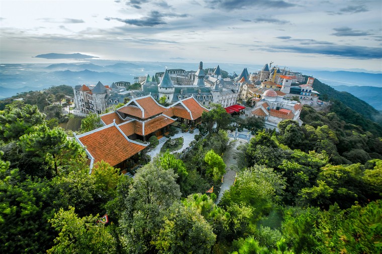 Cận cảnh những nếp chùa Việt đẹp kỳ vĩ trên đỉnh Fansipan và Bà Nà ảnh 14