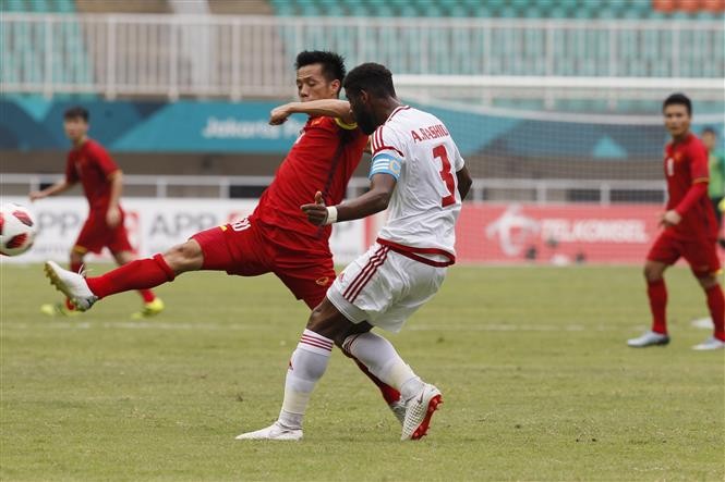 Những pha bóng gay cấn giữa Olympic Việt Nam và Olympic UAE ảnh 1