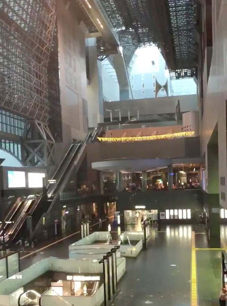 Nhật Bản 'tơi bời' trong siêu bão lớn nhất 25 năm qua ảnh 6