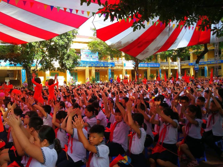 Phó Thủ tướng Vũ Đức Đam bất ngờ đến dự khai giảng cùng trẻ em khuyết tật Hà Nội ảnh 6