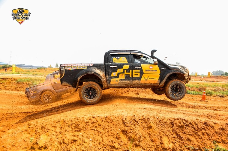 Giải Đua xe Địa hình đối kháng – Knock Out the King 2018 vòng II hấp dẫn với nhiều pha kịch tính ảnh 2