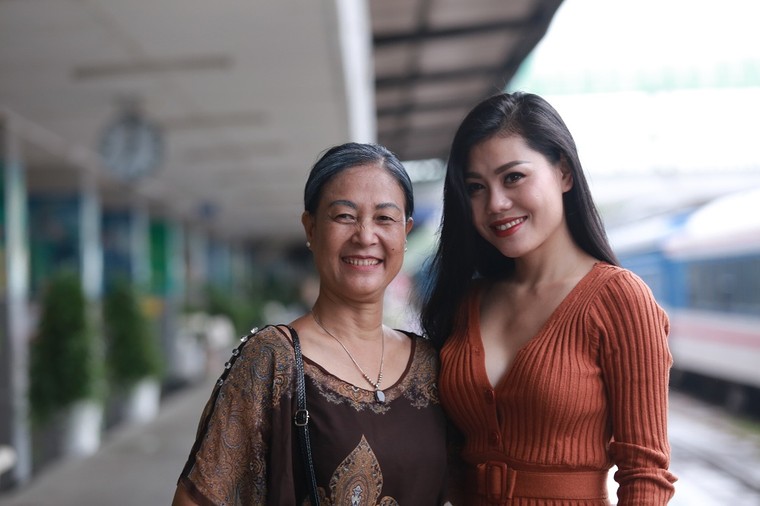 Ca sĩ Minh Thu ra mắt MV 'Nụ cười dưới mưa' do chính mình làm đạo diễn ảnh 5