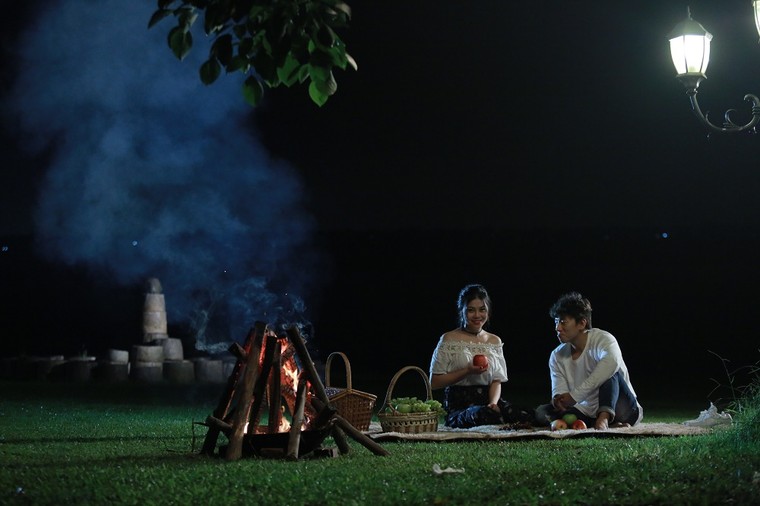 Nghe Minh Thu kể lại chuyện yêu xưa da diết trong MV ‘Nụ cười dưới mưa’ ảnh 1