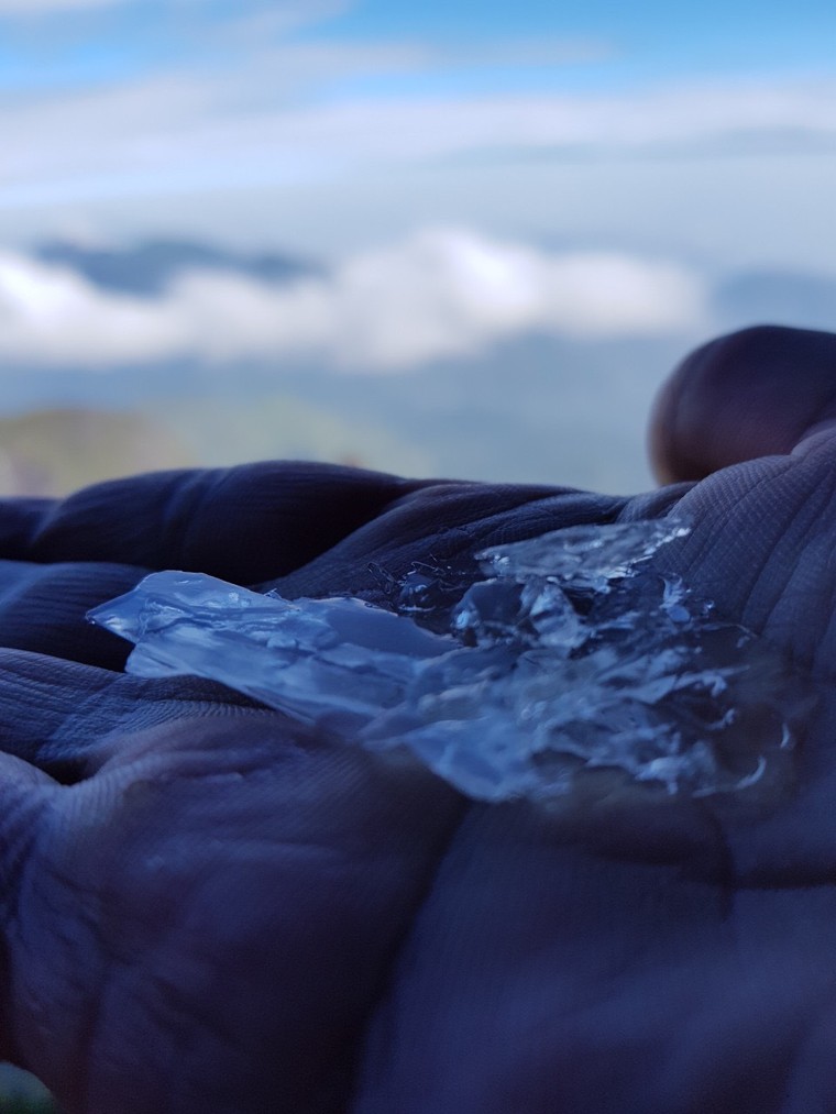 Đợt băng giá đầu tiên đã xuất hiện trên Fansipan ảnh 4