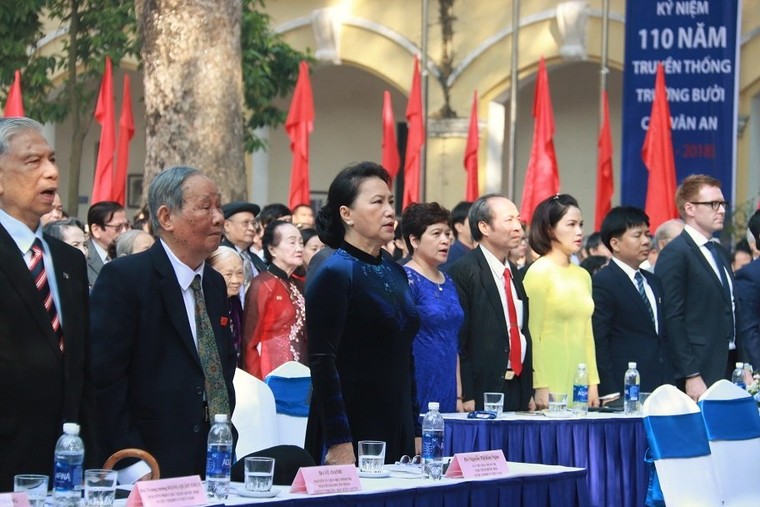 Chủ tịch Quốc hội trao Huân chương Độc lập hạng Ba cho ngôi trường 110 tuổi ảnh 2