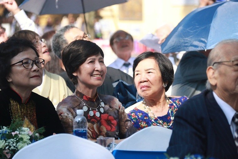 Chủ tịch Quốc hội trao Huân chương Độc lập hạng Ba cho ngôi trường 110 tuổi ảnh 3