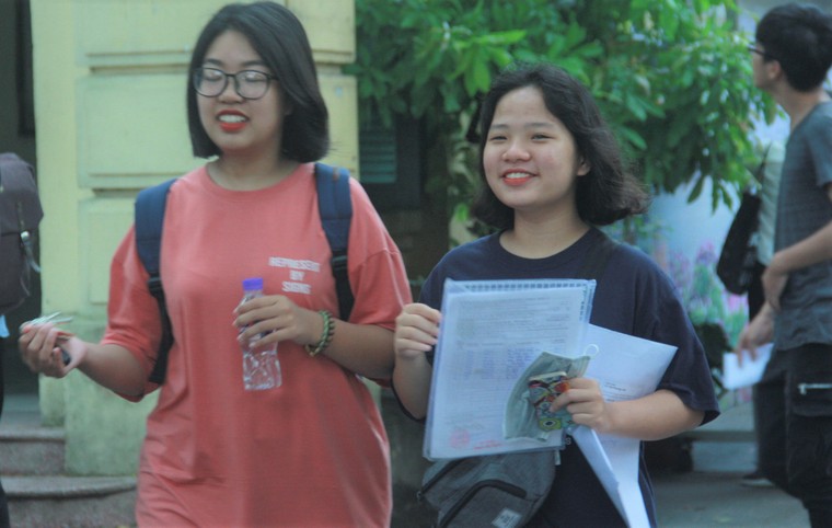 Rạng rỡ nụ cười sĩ tử buổi thi cuối ảnh 4