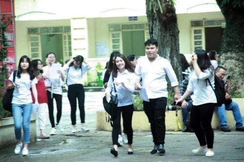 Rạng rỡ nụ cười sĩ tử buổi thi cuối ảnh 5