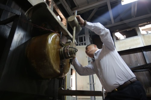 Cột đồng hồ Bưu điện Hà Nội: Gian nan vận hành ảnh 1