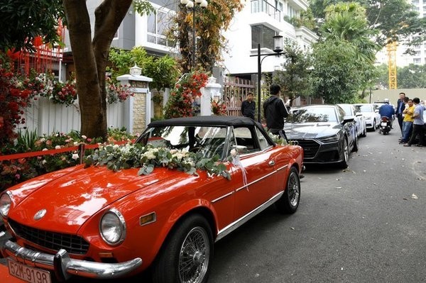 Ông Cao Thắng đến rước cô dâu Đông Nhi bằng xe sang ảnh 5