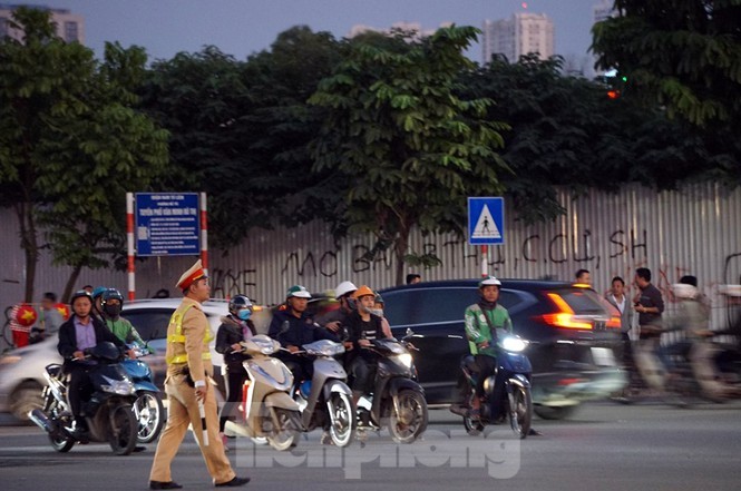 Các ngả đường về Mỹ Đình 'tê liệt' trước trận Việt Nam vs Thái Lan ảnh 7